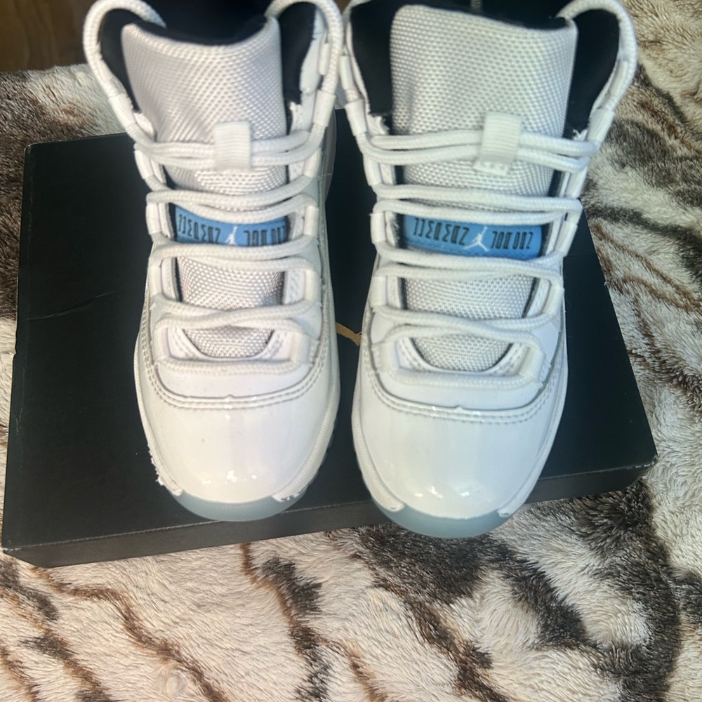 Jordan White and Blue Sneakers Iconic Design